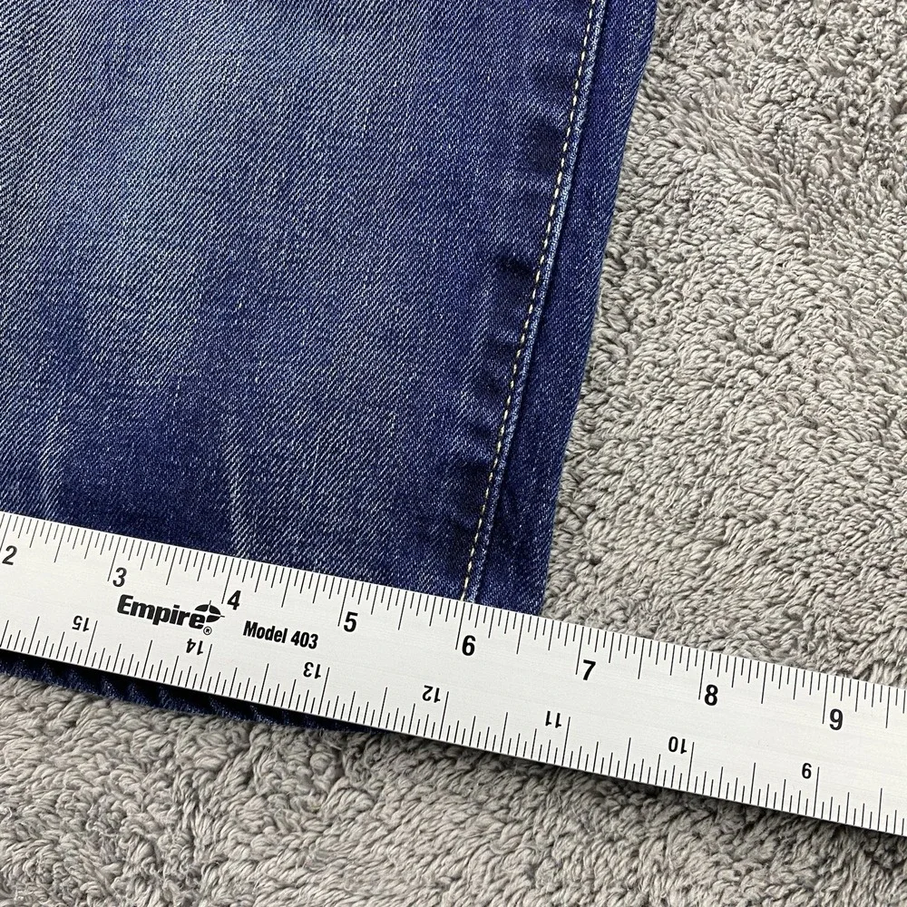 Levis some paint